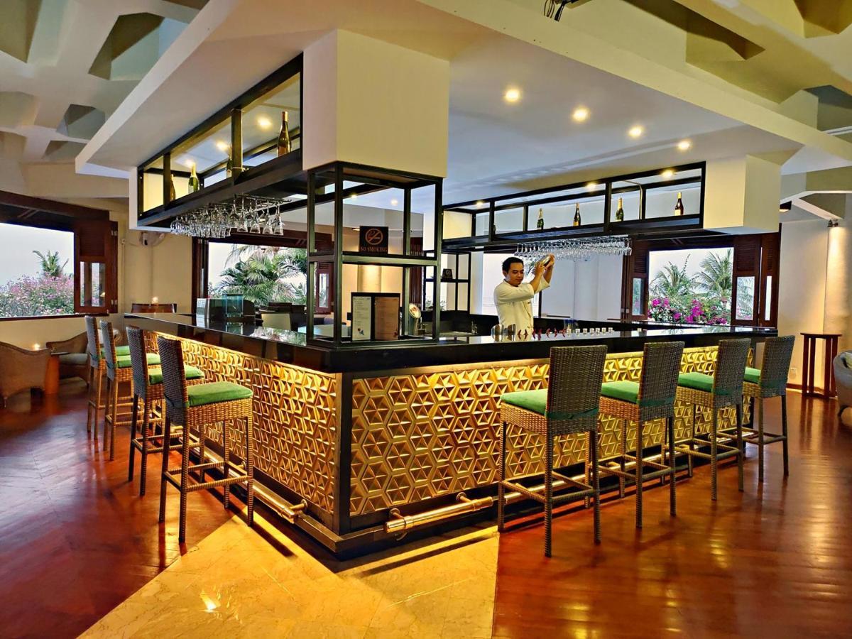 Grand Mirage Resort & Thalasso Bali Nusa Dua  Exterior foto The bar at the hotel